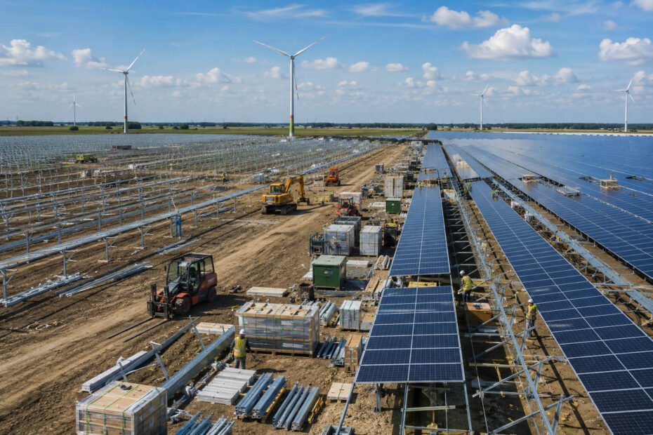 Grootschalig zonnepark in aanbouw